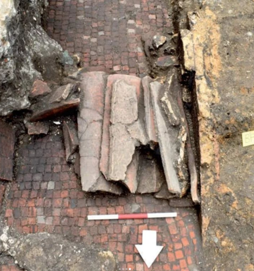 image of stacked roman roof tiles. CAT report no.1775