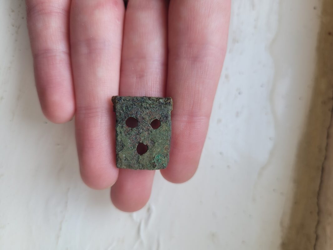 Box seal on hand